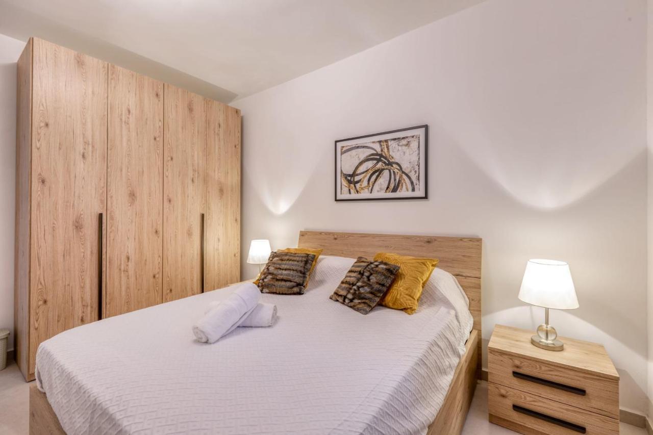 Pool Apartment Is-Swieqi Екстер'єр фото